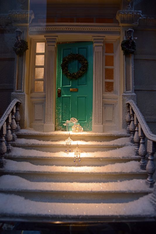 New York City Fifth Avenue 727 03 Tiffany Christmas Window Display